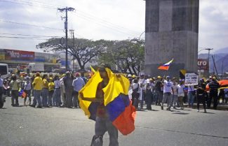 Venezuela_protests_against_the_Nicolas_Maduro_government,_in_Guatire,_Venezuela_34